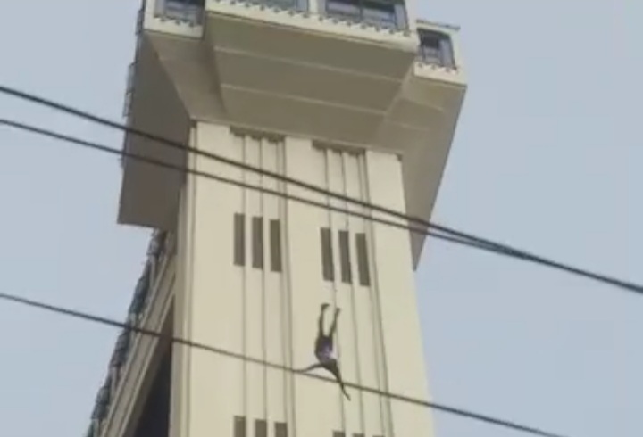  HOMEM SE JOGA DO ELEVADOR LACERDA, EM SALVADOR BAHIA