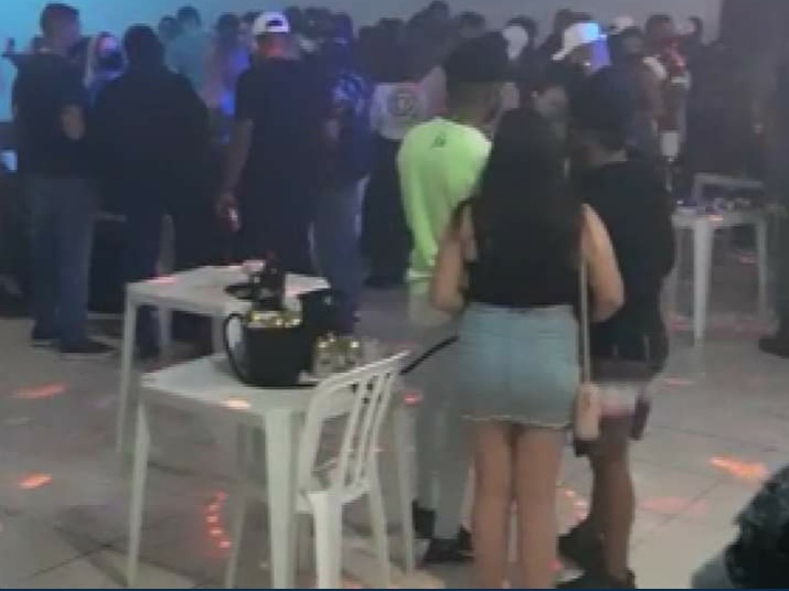  Festa clandestina com 200 pessoas e banda ao vivo é flagrada pela GM; veja o vídeo