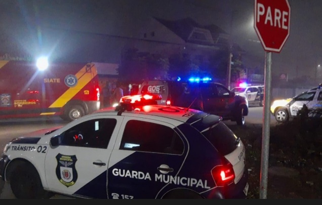 Guarda municipal reage a assalto, enfrenta quatro criminosos e mata um em Curitiba