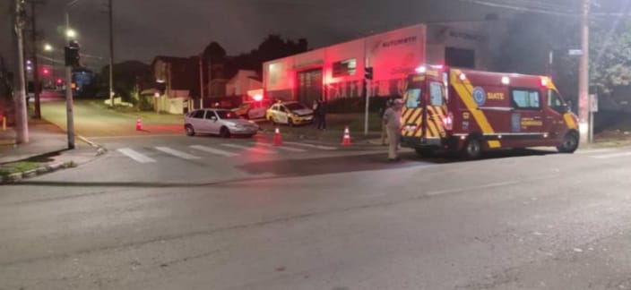  Motorista bêbado provoca acidente e foge três vezes em Curitiba