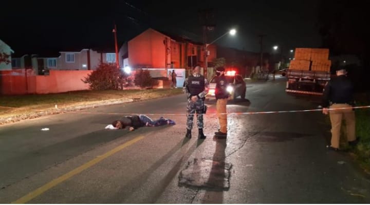  Assaltante de motoristas de app é achado morto com tiro no peito em Curitiba