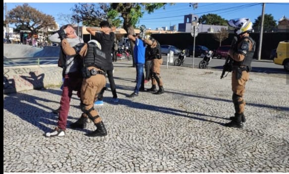  Domingo de sol lota parques e praças de Curitiba; Policiais intensificam ações