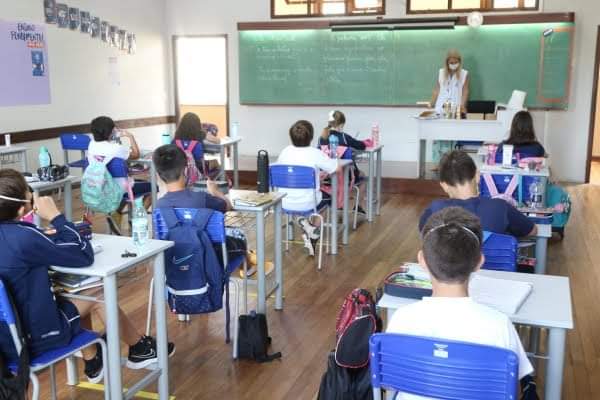  Nove colégios têm aulas presenciais suspensas no Paraná devido a casos de Covid-19