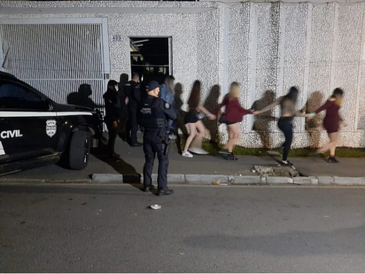  Festa Clandestina com mais de 80 pessoas acaba com 12 pessoas presas em Colombo