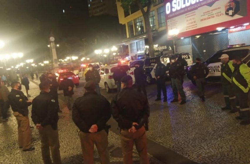  Fiscalização flagra festa junina clandestina e fecha sete estabelecimentos em Curitiba
