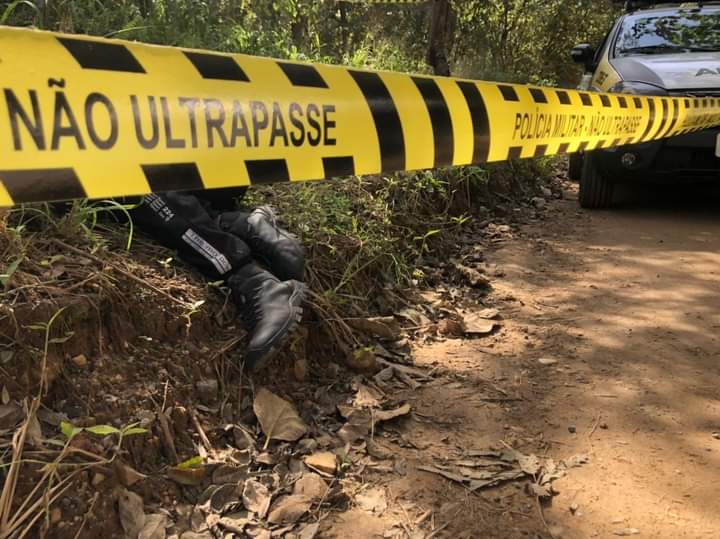  SETE TIROS SOBRE TATUAGEM DE CORAÇÃO