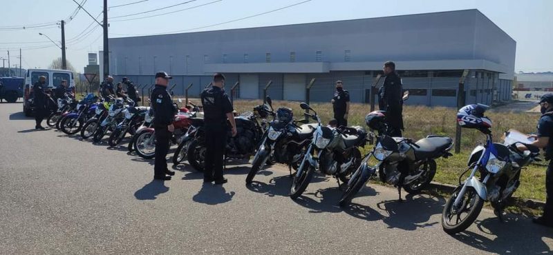  MOTOCICLETAS IRREGULARES SÃO APREENDIDAS EM OPERAÇÃO DA GUARDA MUNICIPAL DE SÃO JOSÉ DOS PINHAIS NO CAMPO LARGO DA ROSEIRA
