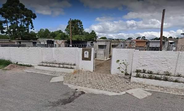  Mulher morre após ser encontrada nua e ferida em cemitério de Piraquara