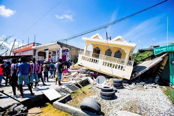  TRAGÉDIA NO CARIBE: NÚMEROS DE MORTOS POR TERREMOTO NO HAITI PASSA DE 700