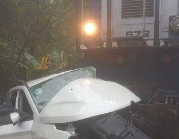  Motorista morre preso as ferragens em acidente envolvendo caminhonete e trem em Morretes