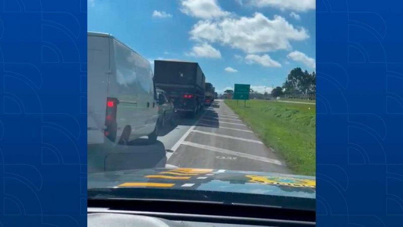  Motoristas ‘criam caso’ no pedágio da BR-277 e provocam fila de 14 km muitos furaram o pedágio e receberão uma multa no valor de 195 reais