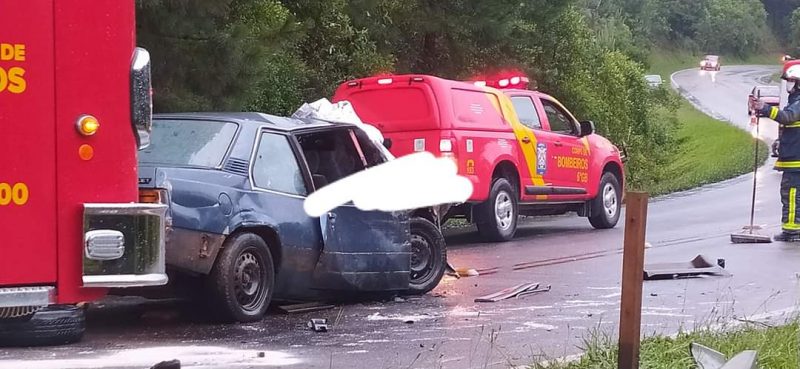  Colisão frontal deixa dois mortos na PR 281 entre Agudos e Tijucas do Sul.