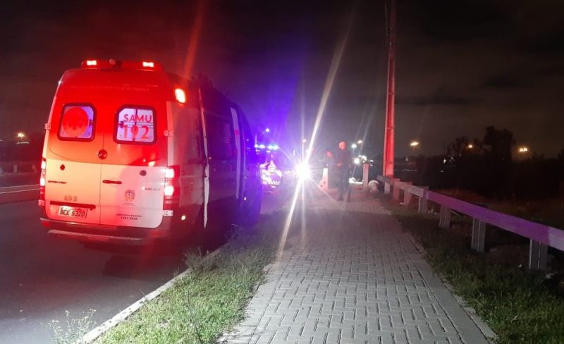  Atropelou e fugiu! Idoso é encontrado morto em margem de avenida de São José dos Pinhais; suspeita é de atropelamento