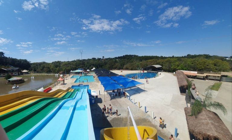  Parque aquático tem grande estrutura com diversas atrações e day use em São José dos Pinhais