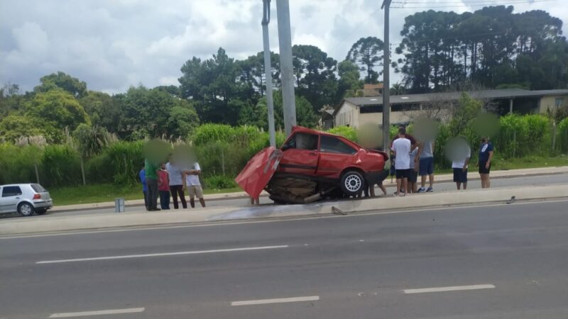  Homem morre após bater contra placa de sinalização na Rodovia da Uva, em Colombo