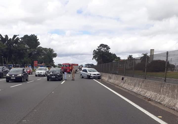  APÓS CARRO BATER EM MURETA, OUTROS TRÊS SE ENVOLVEM EM ENGAVETAMENTO NA 277