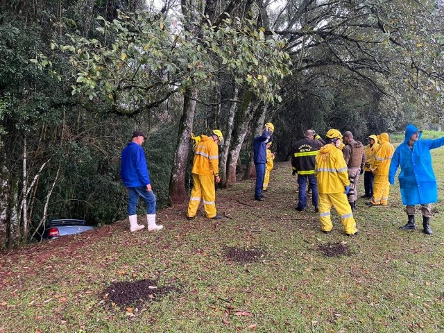  Bebê é achada viva ao lado da mãe morta em acidente em SC: ‘se jogou nos braços’