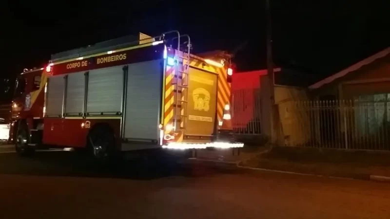  Balão cai em cima de casa, deixa moradores em pânico e quase provoca tragédia em Curitiba