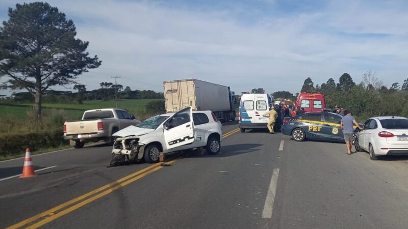  Acidente na rodovia do Xisto deixa uma pessoa morta e outras quatro feridas no Paraná