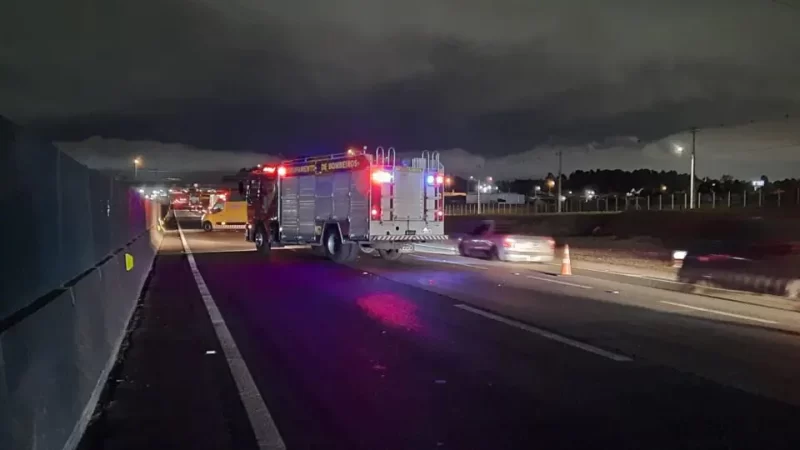  Mulher morre atropelada por caminhão minutos após ter sido vista correndo no Contorno Leste
