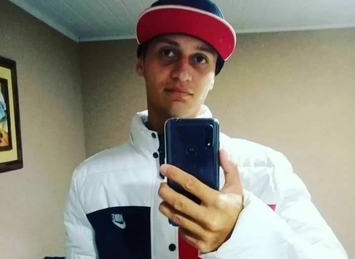  Homem que esfaqueou ex-companheira nas partes íntimas está foragido