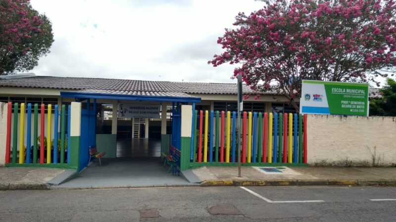  Alunos da Escola Genoveva Sicuro de Brito realizam eleições simulada nesse sábado letivo