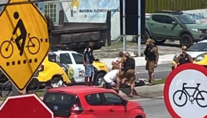  JOVEM LEVA FACADA NO PESCOÇO E CASAL É PRESO EM FLAGRANTE NO LITORAL DO PR