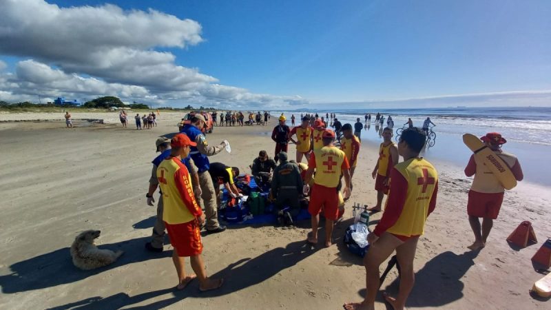  Homem fica 15 minutos submerso, é reanimado por 25 minutos e sobrevive a afogamento em praia do PR