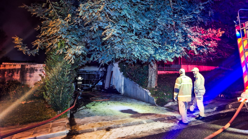  Homem sofre lesões graves ao resgatar cães de incêndio no Xaxim