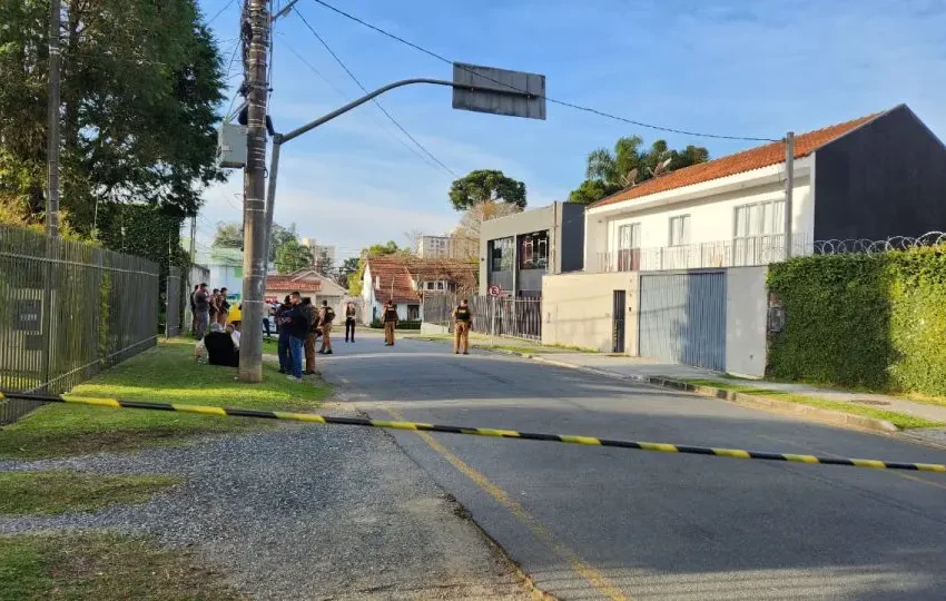  Mistério; Homem de 46 anos é encontrado morto com sinais de facadas dentro de BMW no Bom Retiro