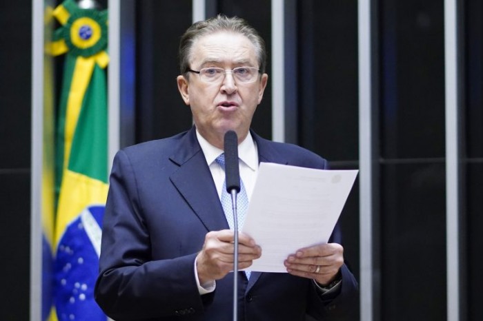  CONEXÃO BRASÍLIA; Projeto do Deputado Luciano Ducci que garante pais conciliarem férias junto dos filhos com deficiência é aprovado em comissão