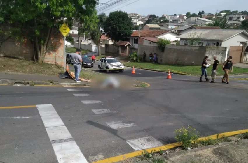  Mulher grita por socorro, mas morre esfaqueada pelo marido na esquina de casa em Araucária: “Na frente dos filhos”
