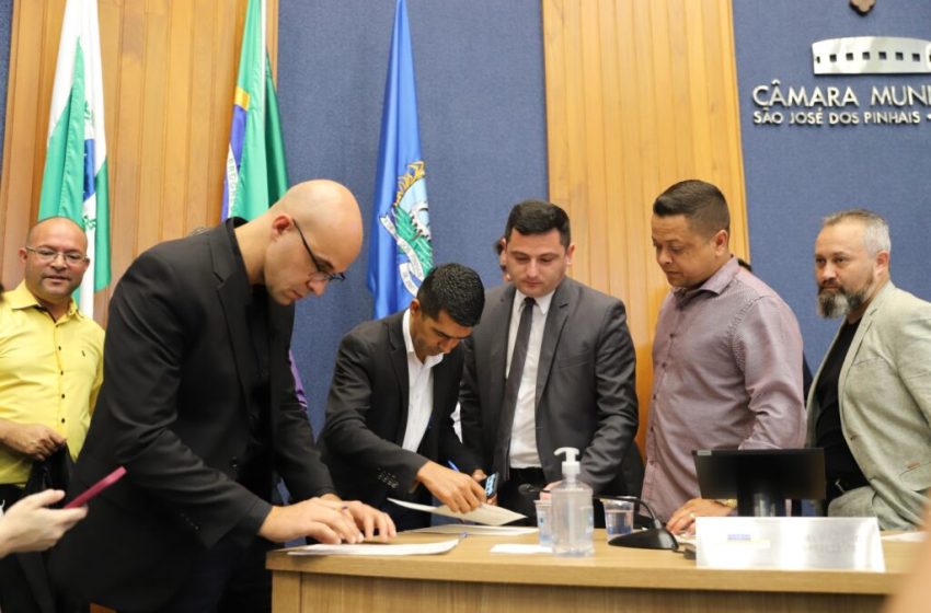  Câmara abre CPI e encerra sessão em repúdio por falta de merendas