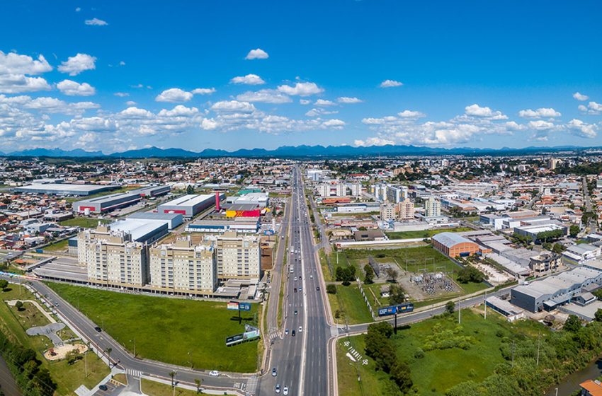  Pinhais: 32 Anos de Inspiração e Progresso