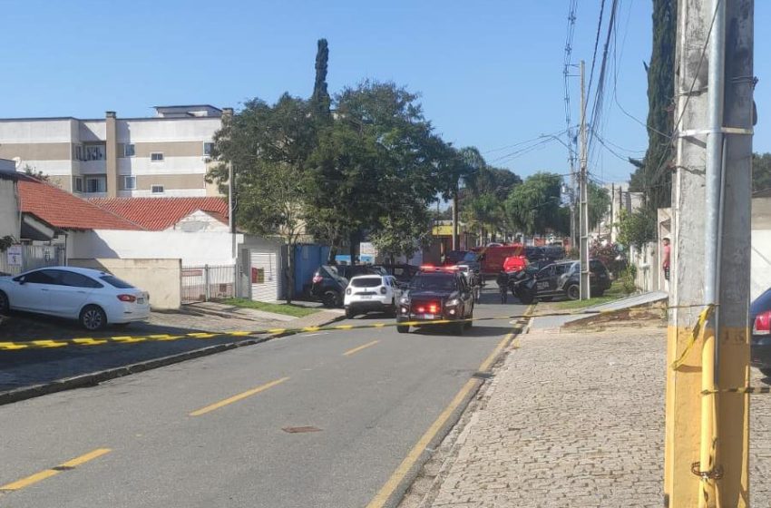  Polícia Militar Encontra Carros Roubados em Garagem de Casa em São José dos Pinhais: Troca de Tiros Deixa um Morto e Outro Preso