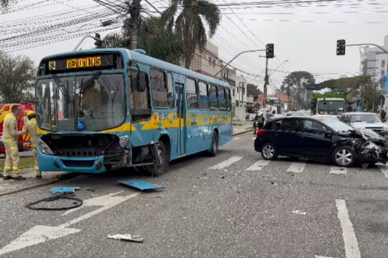  Acidente de ônibus com crianças especiais deixa cerca de 30 feridos em Curitiba