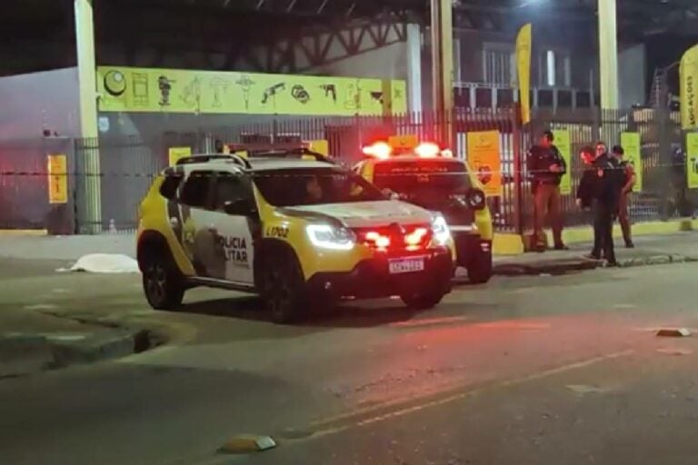  Homem é morto a tiros próximo do próprio filho