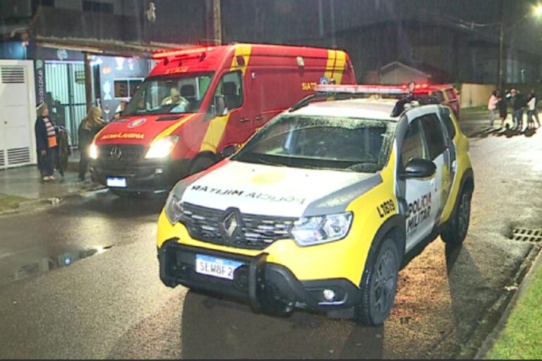  Mulher é esfaqueada no pescoço após suposto roubo de celular em São José dos Pinhais