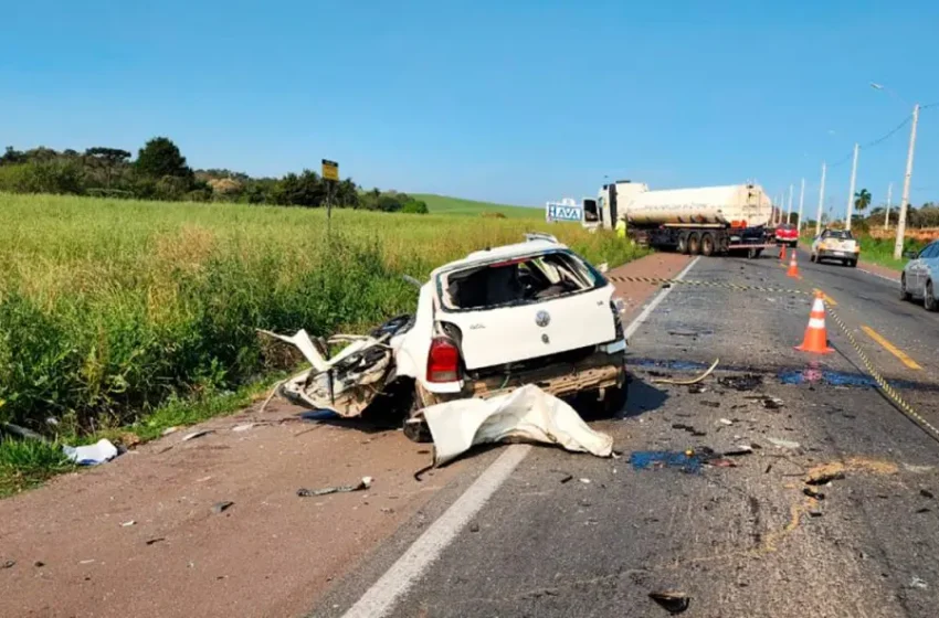  Motorista morre após colisão entre carro e caminhão na PR-423, em Araucária