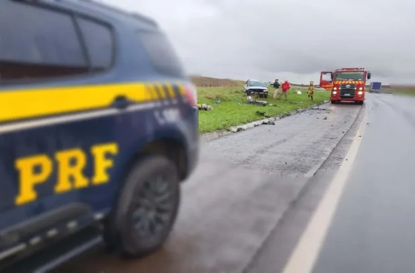  Bebê conforto salva vida de pequeno em batida frontal entre carros que matou passageira na BR-277
