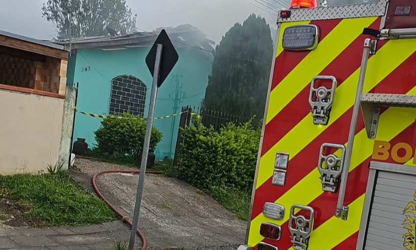  Homem de 60 anos morre em incêndio causado por explosão de gás em São José dos Pinhais