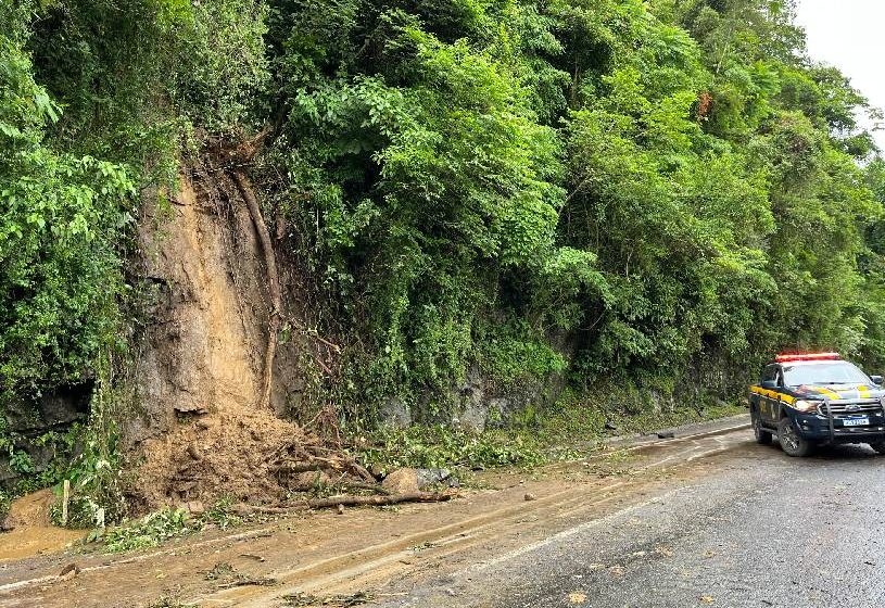  Bloqueio na BR-277 em Morretes Após Deslizamento: Congestionamento Chega a 8 km