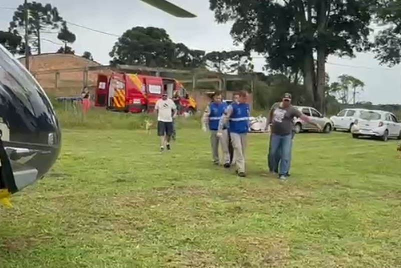  Jovem de 21 anos sofre acidente de trabalho em São José dos Pinhais e é encaminhado ao hospital de helicóptero