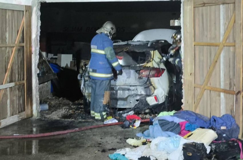  Carro Incendiado Após Briga de Casal em São José dos Pinhais