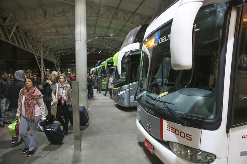  Mais de Meio Milhão de Pessoas Devem Deixar Curitiba de ônibus nos Feriados de Fim de Ano