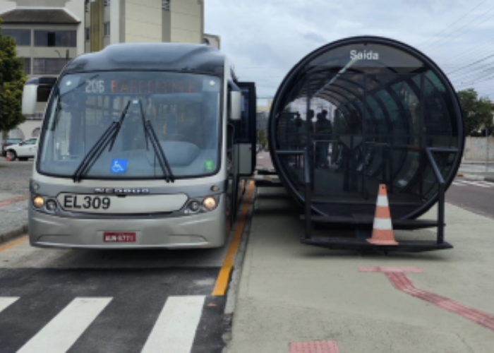  Tubo do Barreirinha/São José Volta à Praça Getúlio Vargas no Calçadão da Rua XV