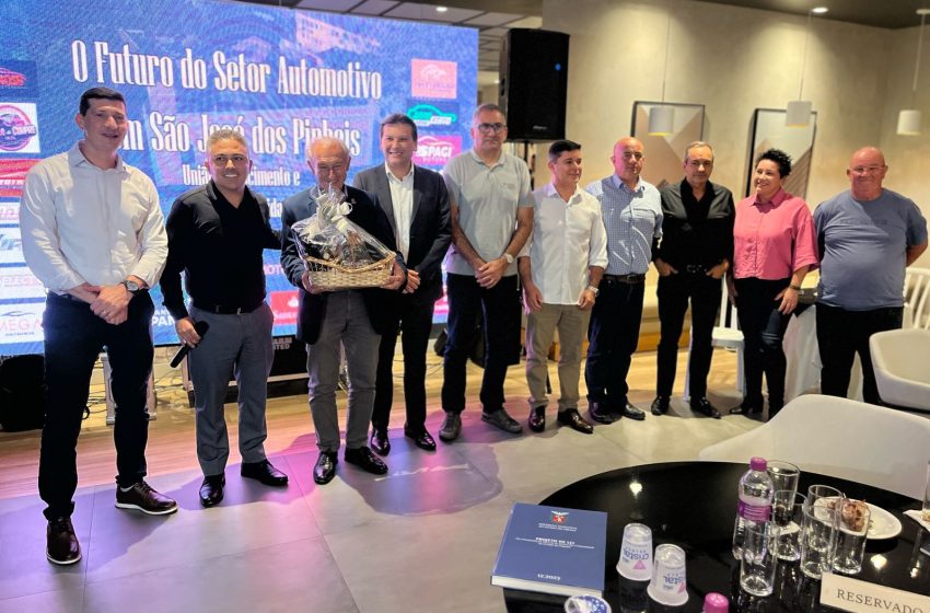  Avanço Econômico para São José dos Pinhais: Cleber Amorim e Antônio Gilberto Deggerone presidente da ACP e demais Autoridades Celebram Oficialização dos Feirões de Automóveis e Imóveis