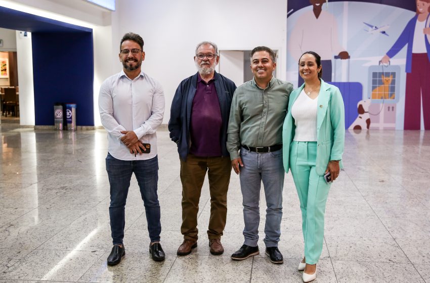  Cleber Amorim e Diretoria do PL Recepcionam Bolsonaro no Aeroporto de São José dos Pinhais
