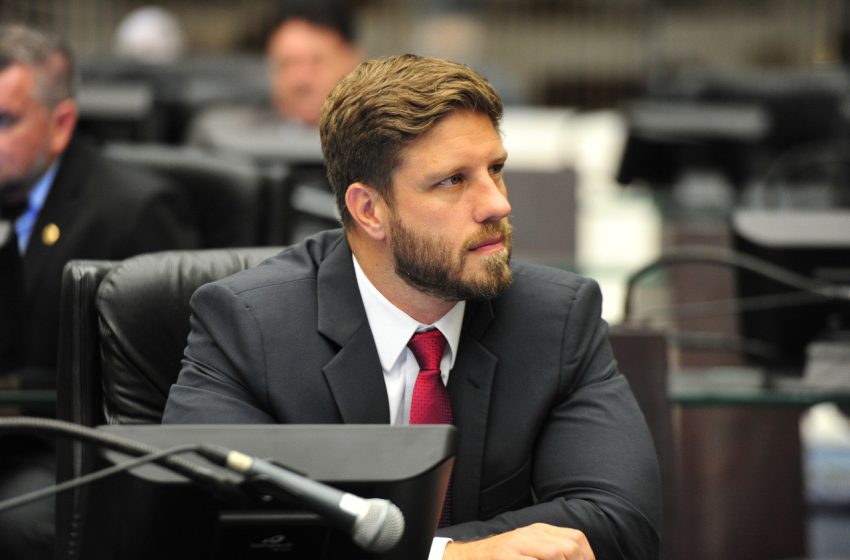  Requião Filho aparece em 2º lugar em pesquisa para o Governo do Paraná e oficializa saída do PT