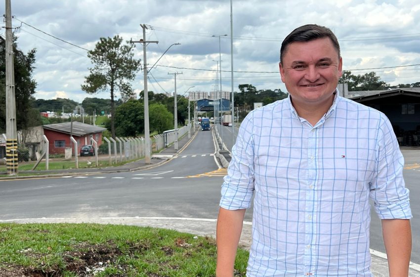  Vereador Andrei Gondro comemora entrega da obra na Rua Benjamin Claudino Barbosa